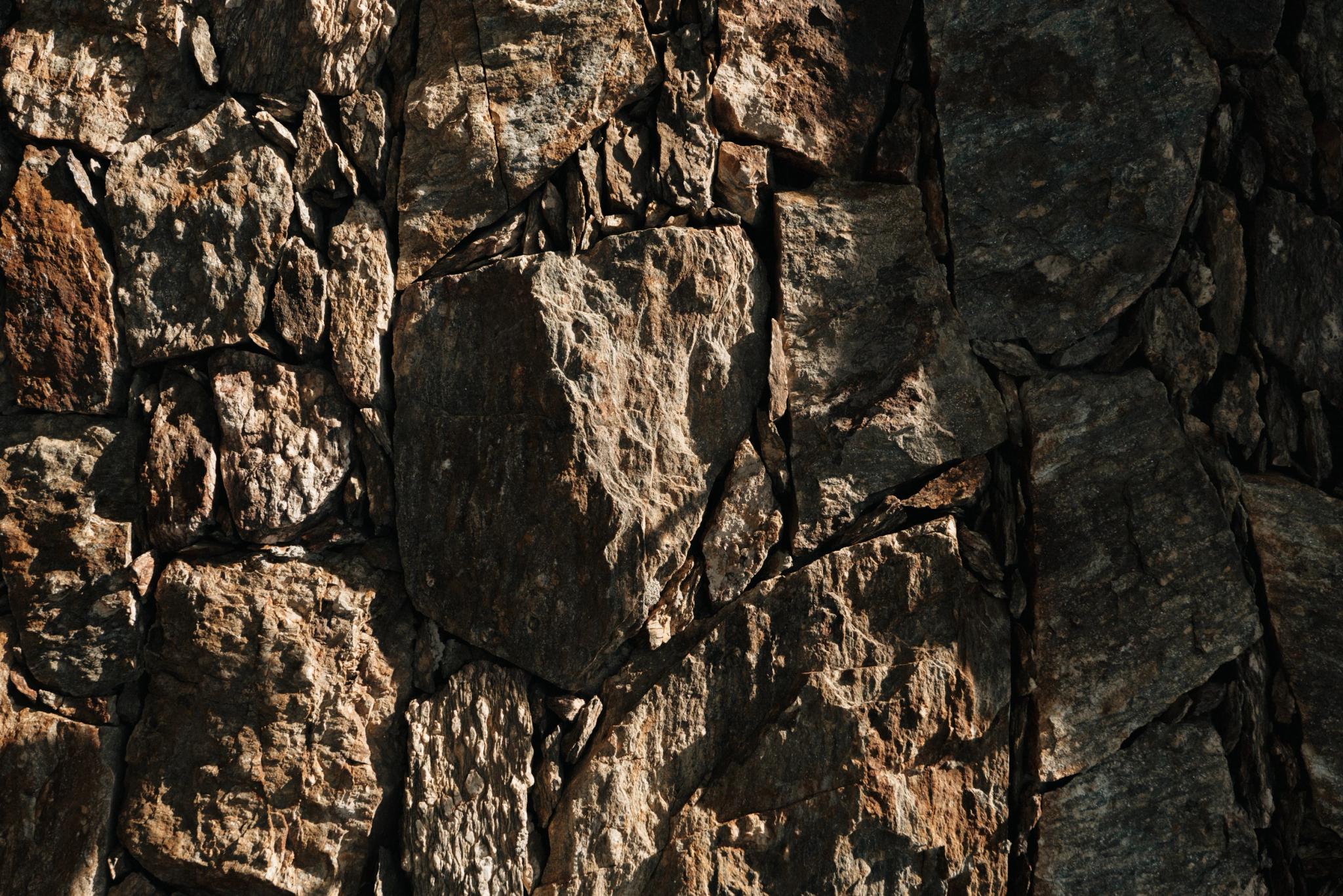 Mur en pierre aux Oliviers de Palombaggia en Corse-du-Sud.